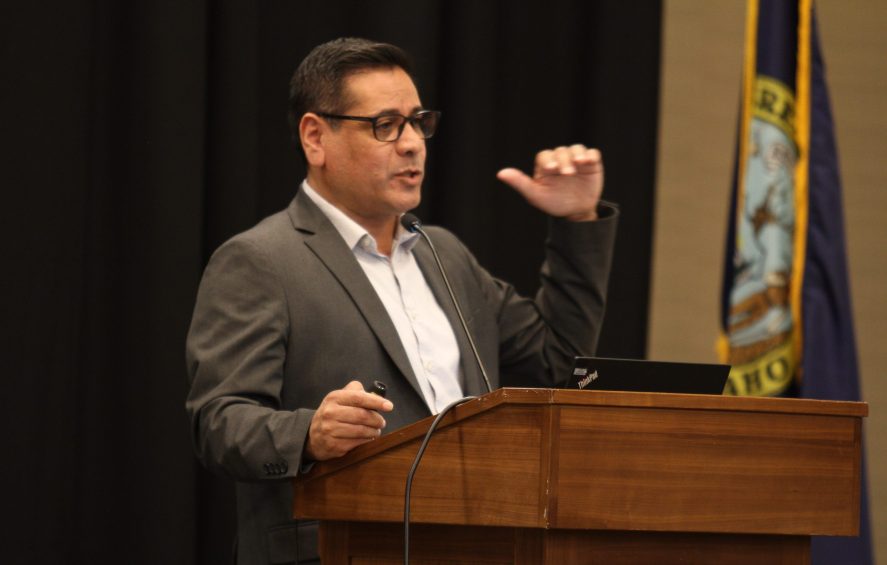 Alberto Gonzalez speaking at the Cybersecurity Conference in Boise